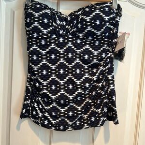 Skye 🔥sale🔥NWT blue white and black swim top
